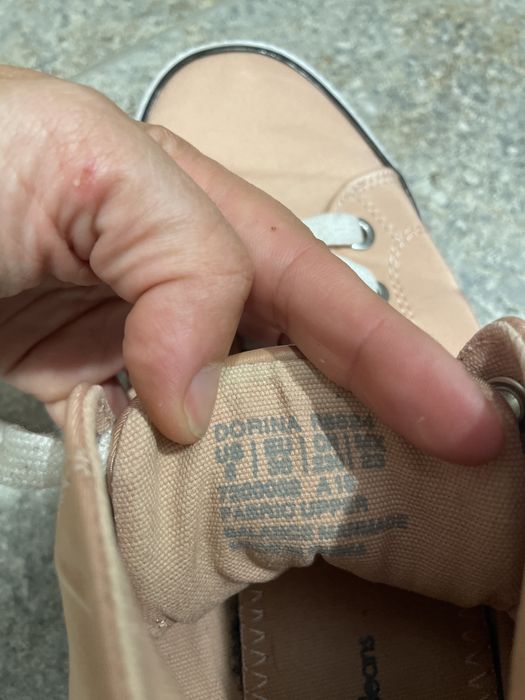 Кецове пепел от рози на Calvin Klein