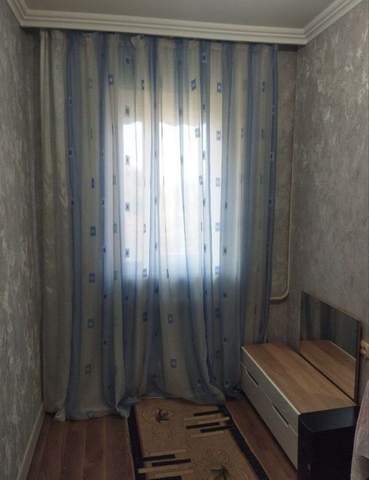Продажа 3 хона 4 етаж 9етажл 
Қора қамиш 2/5
Бакон 1*7 кв 70