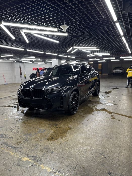 BMW X6 40i новый 2025 год пробег 2.000 цвет чёрный