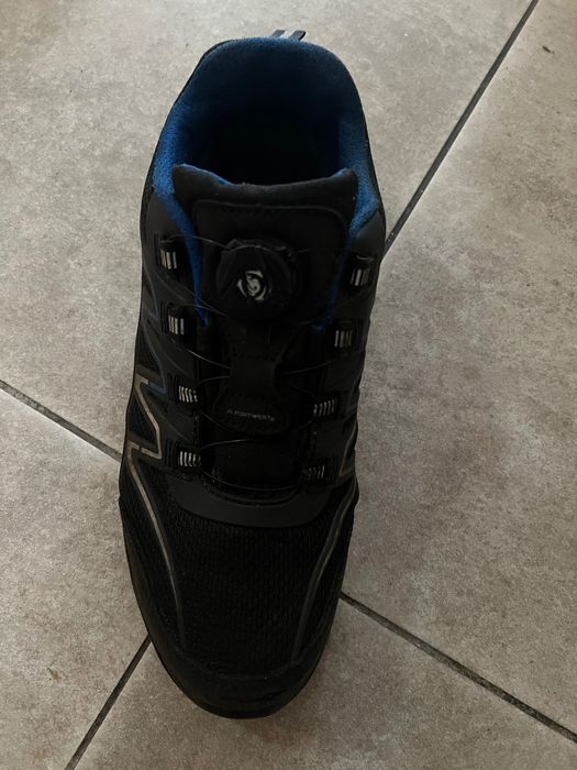 Продам безопасные рабочие ботинки .