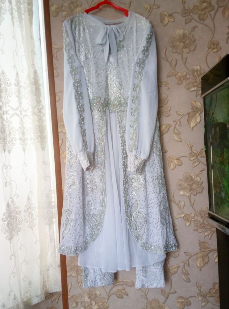 Kiyimlar sotiladi holati zor