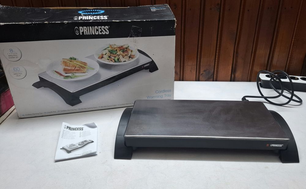 Princess плоча за поддържане на ястията топли 1000W,8мин-60мин.