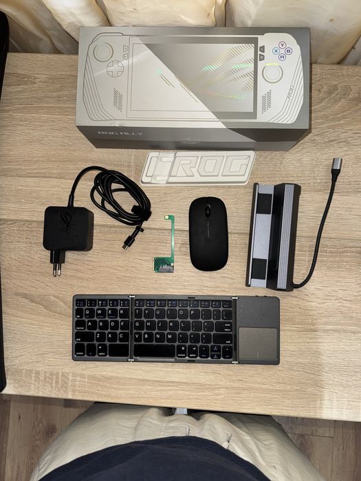 Vand urgent Asus Rog Ally Z1 Extreme + accesorii