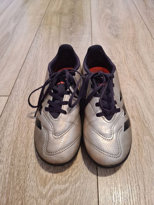 Vand ghete fotbal nr 36 Adidas Predator pt teren sintetic