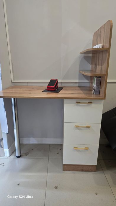 Продам маникюрный стол