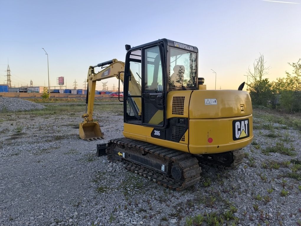 Excavator Caterpillar 306 5,8t 2011