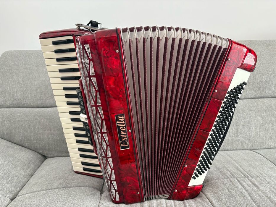 Acordeon italian Estrella cu 120 de basi