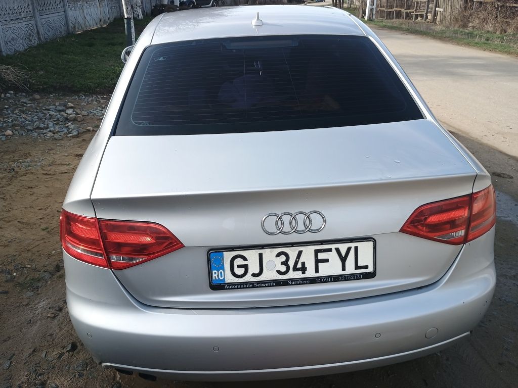 Vând audi A4 stare buna , prețul este de 6300 euro