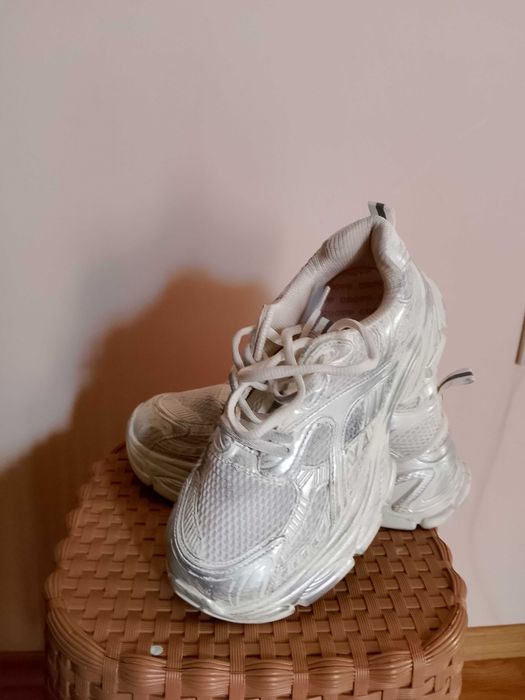 Бели сникерси cropp