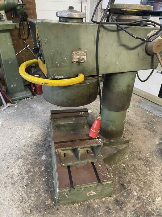 Машина за шлайфане на глави и блокове