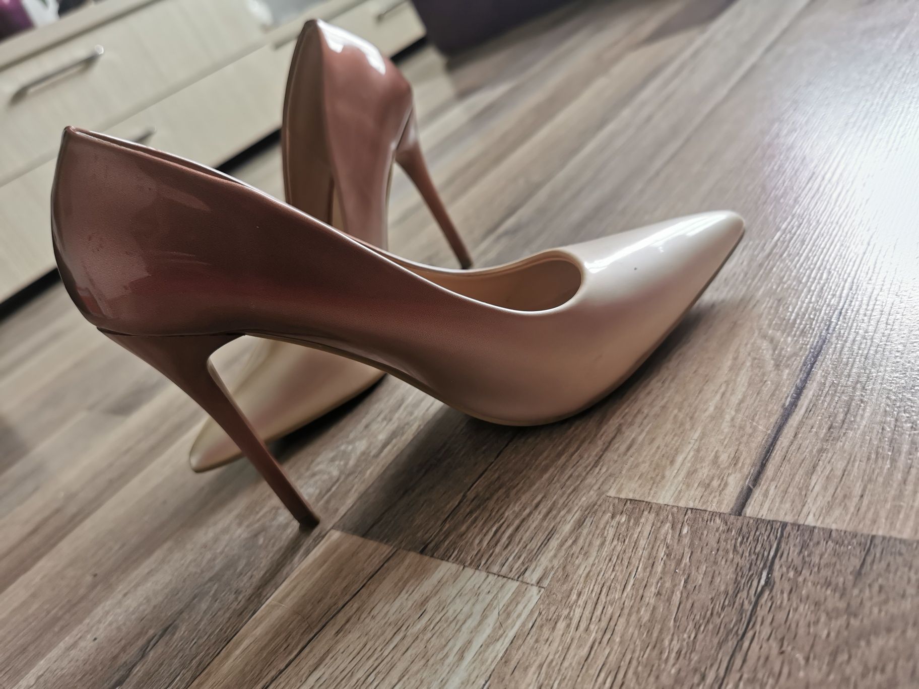 Pantofi stiletto nr 35
