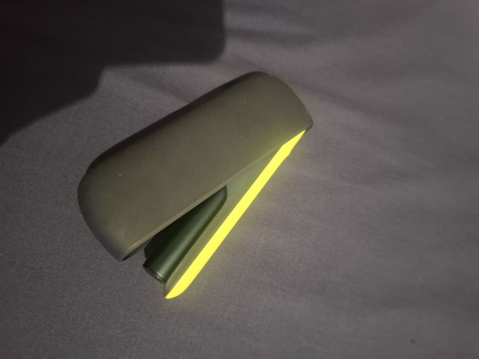 Vând Aparat Iqos Nou ILUMA Negru cu Verde spre Galben