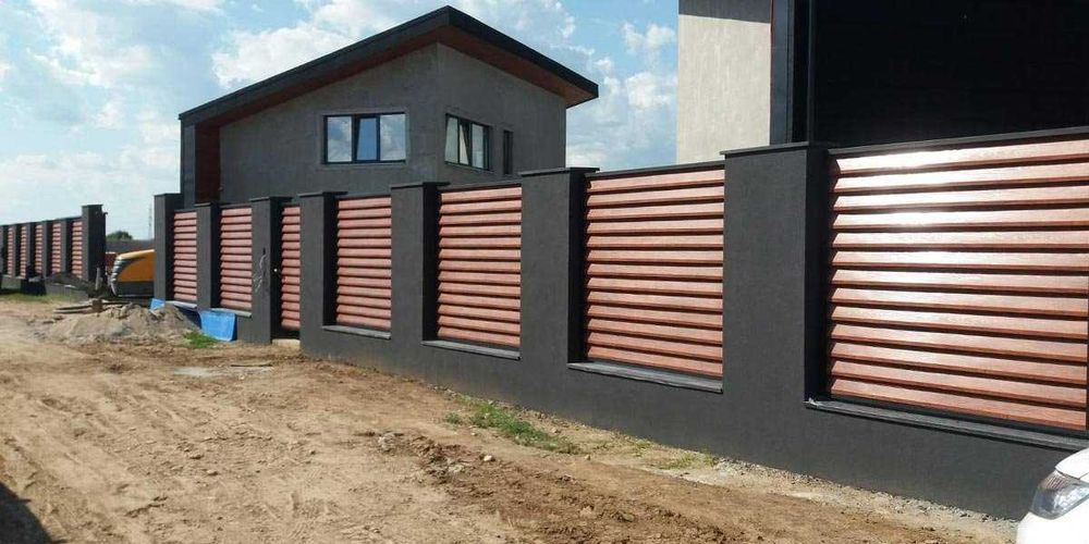 Construim la comanda dvs. garduri si porti din:
- panouri stil jaluzea