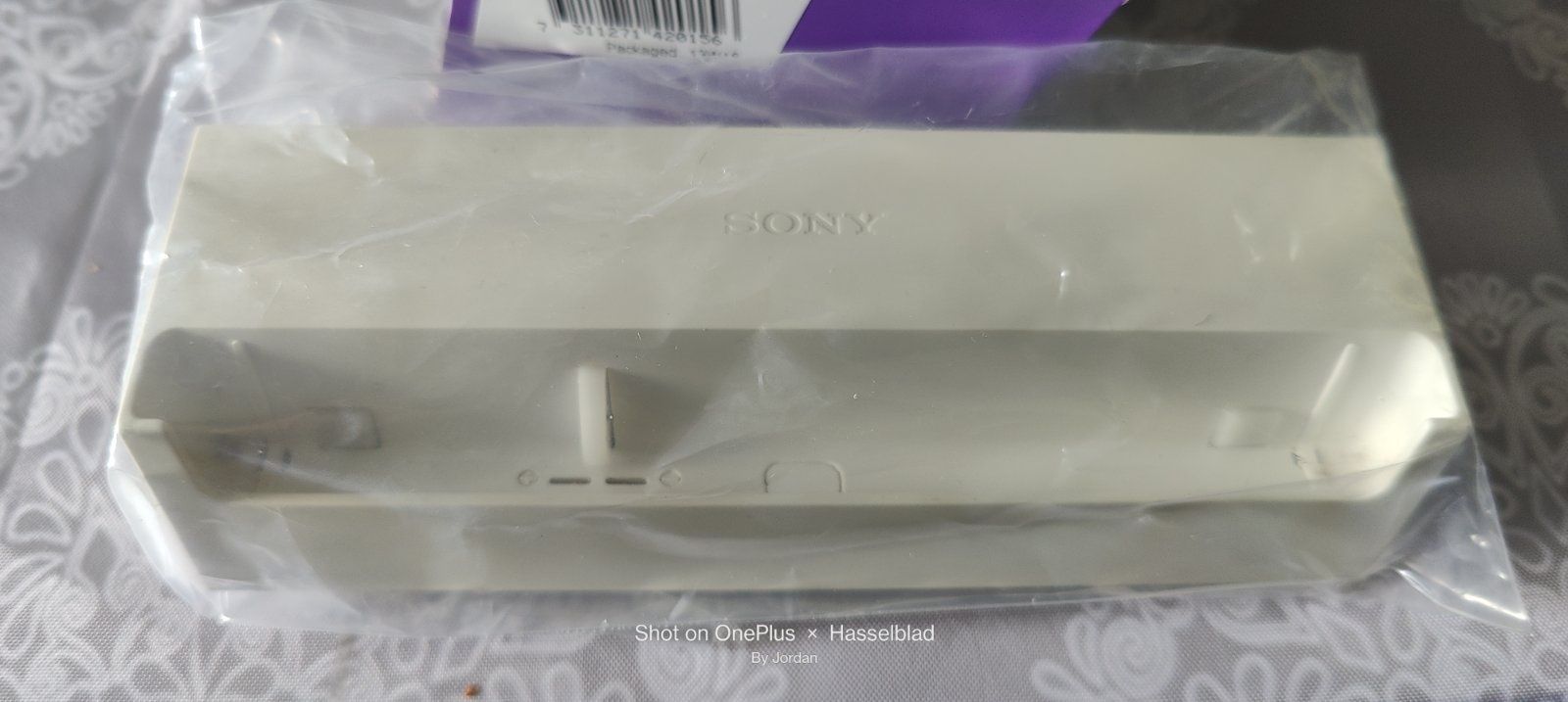 Докинг станция Sony DK26 (бяла) за Sony Xperia Z