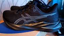 Маратонки Asics.  .