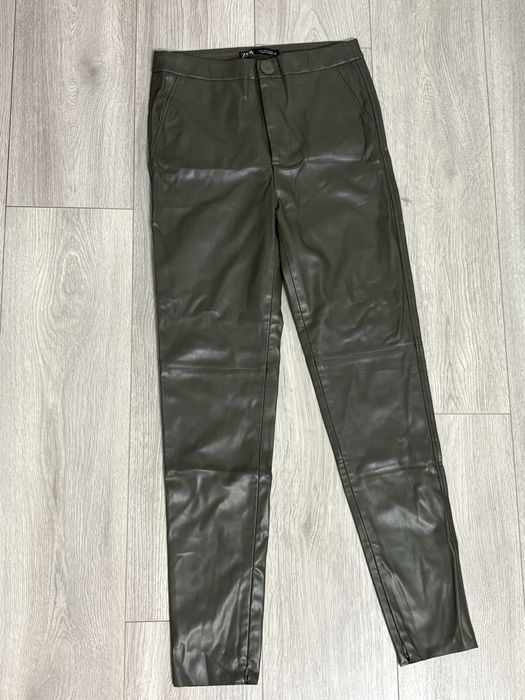 Pantaloni de piele Zara mar S