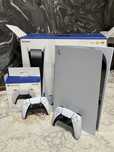 Playstation 5 и 2 геймпада с игрой