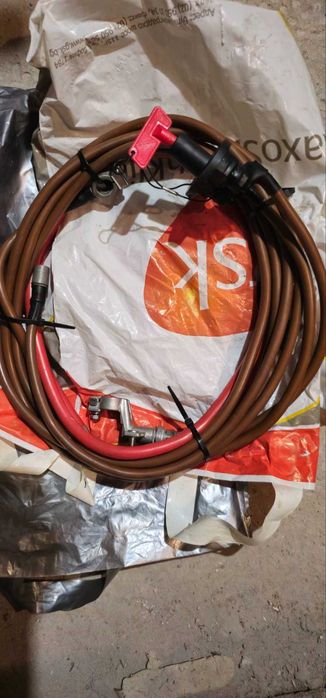 Оригинален Комплект HELLA за релокация на акумулатор с ключ маса