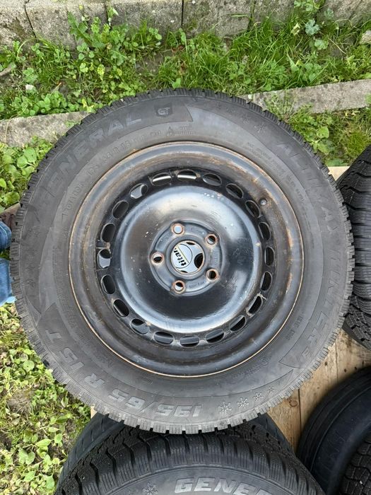 Jante de otel 15" cu anvelope de iarna 195/65/15