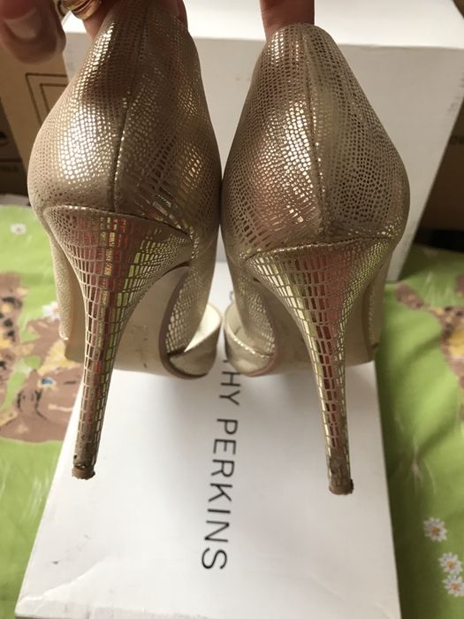 Официални златисти обувки Dorothy Perkins размер7
