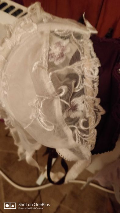 шест красиви дантелени сутиени