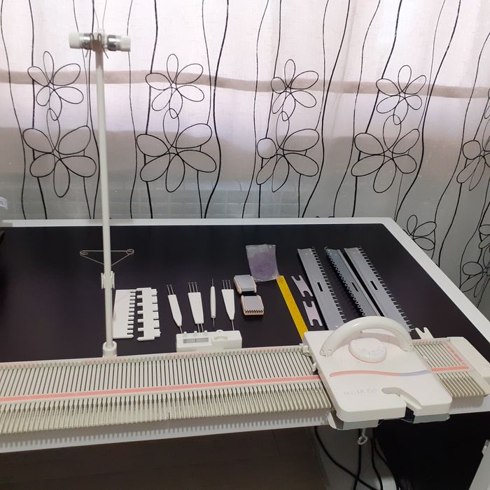 Вязальная машинка Silver Reed. Однофантурная.