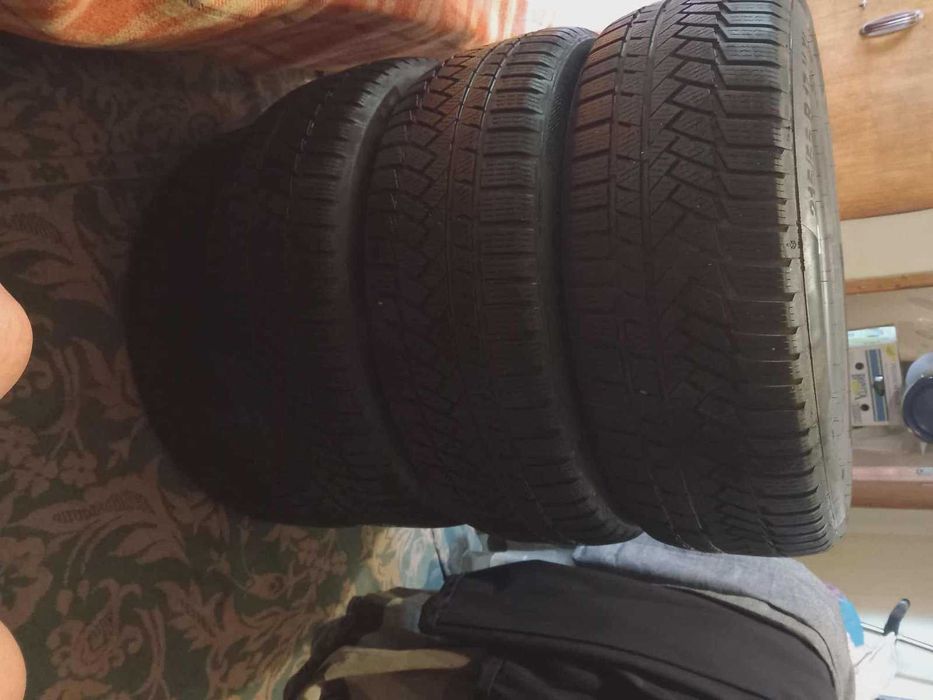 Зимни гуми - ползвани 215/55/17 Continental
