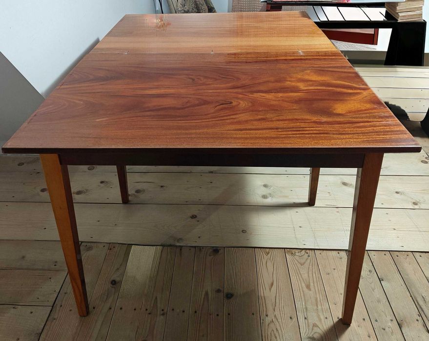 Masa de 12 persoane extensibila