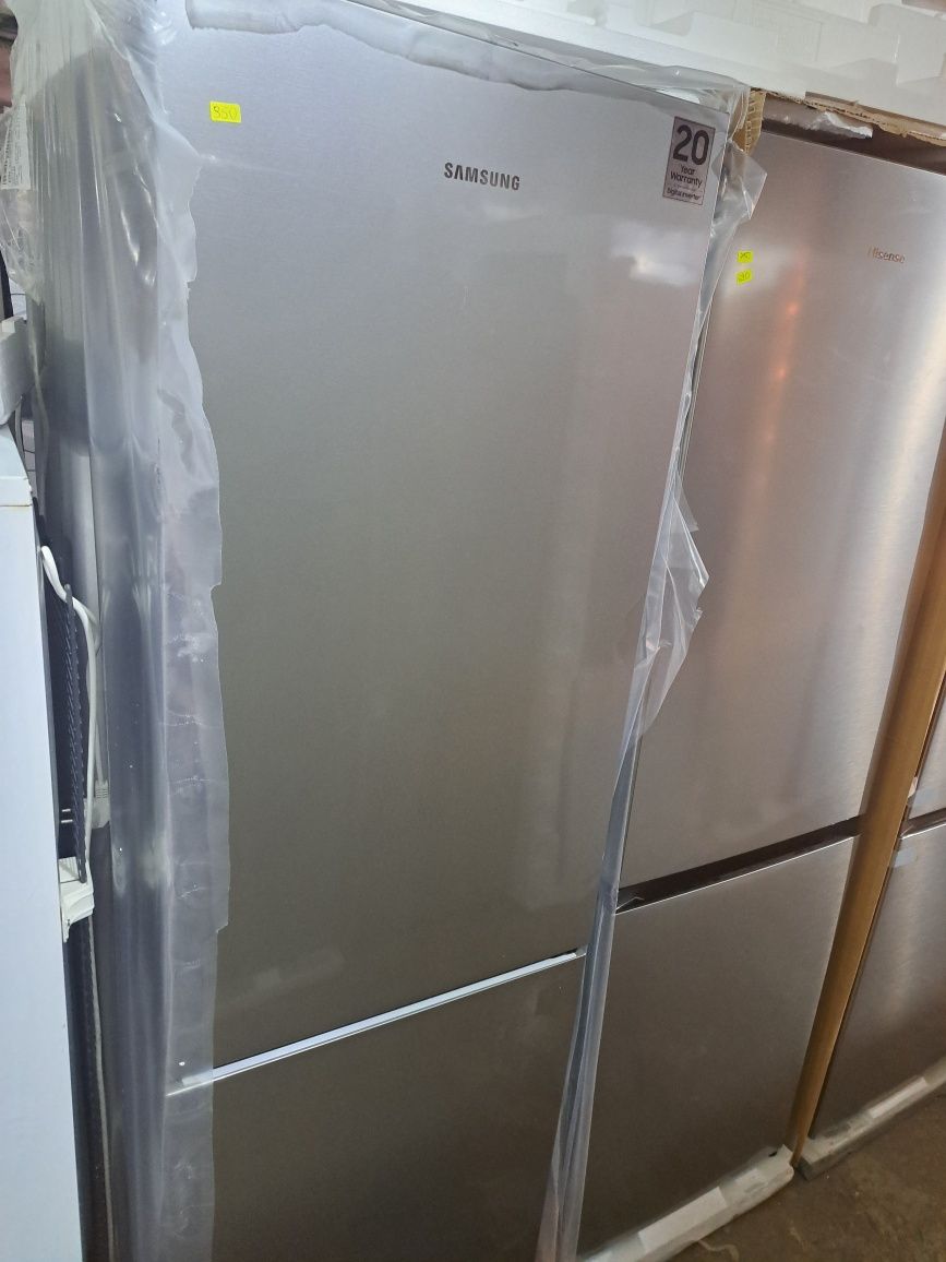Нов Хладилник с фризер Samsung 340 литра.
