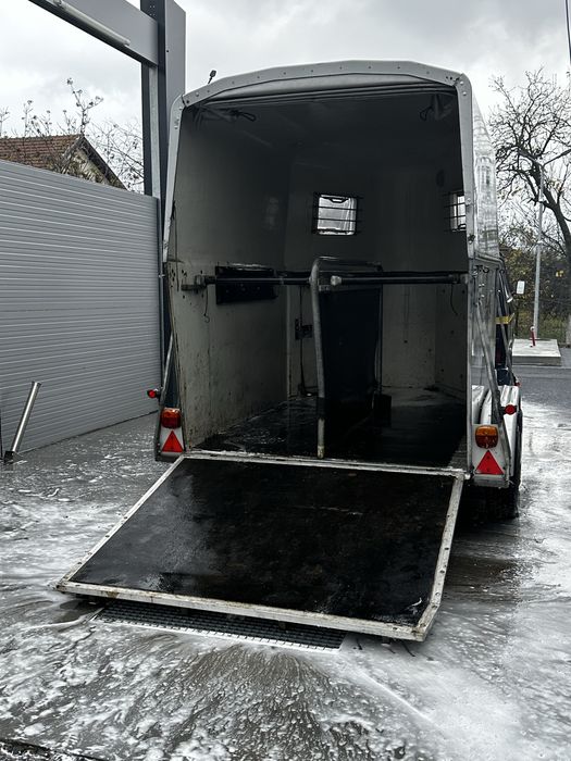 Vand remorca de animale