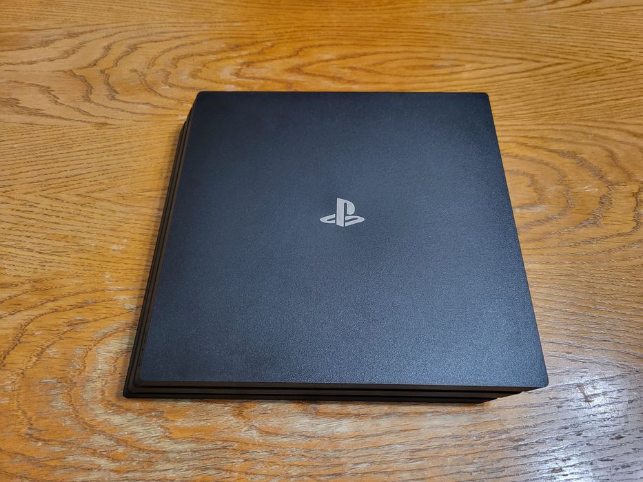 PLAYSTATION 4 PRO 1 TB SSD + 1 controler + 4 jocuri