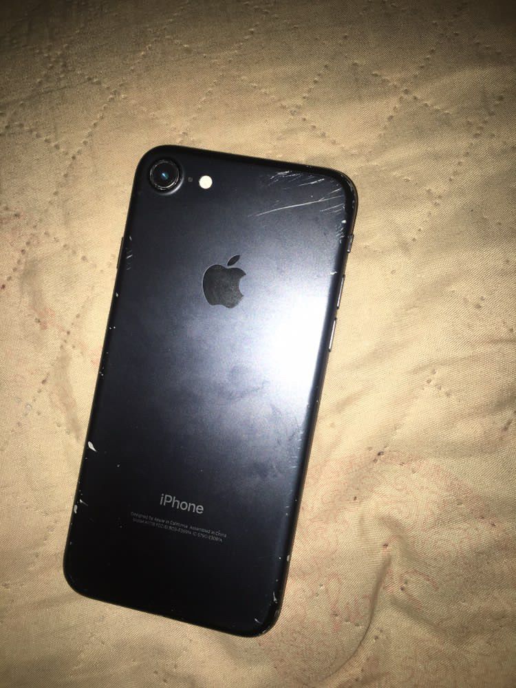 Stochni sotladi iphone 7 32tali  holati yaxshi