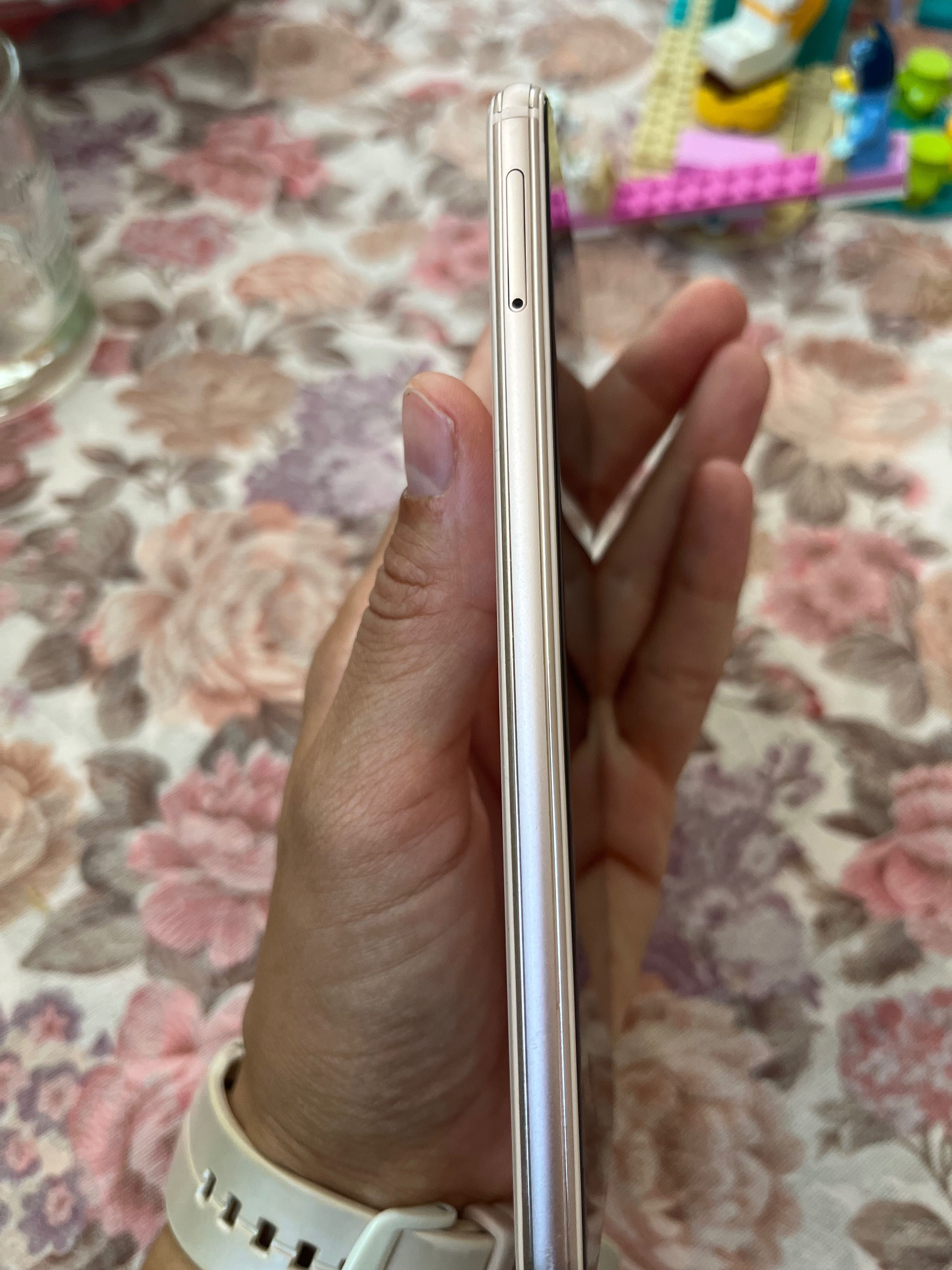 Перфектен Телефон Huawei p20 lite - розово злато, в отлично състояние