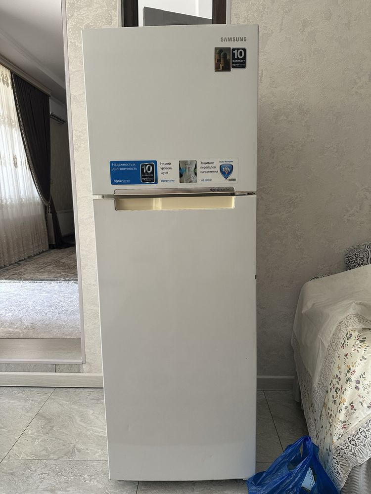 Холодилник Samsung 250 $