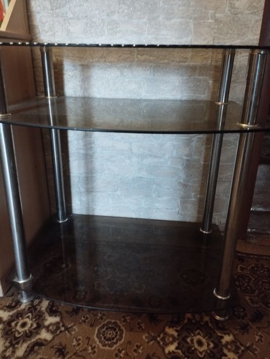 Продам стеклянную тумбу под компьютер или телевизор
