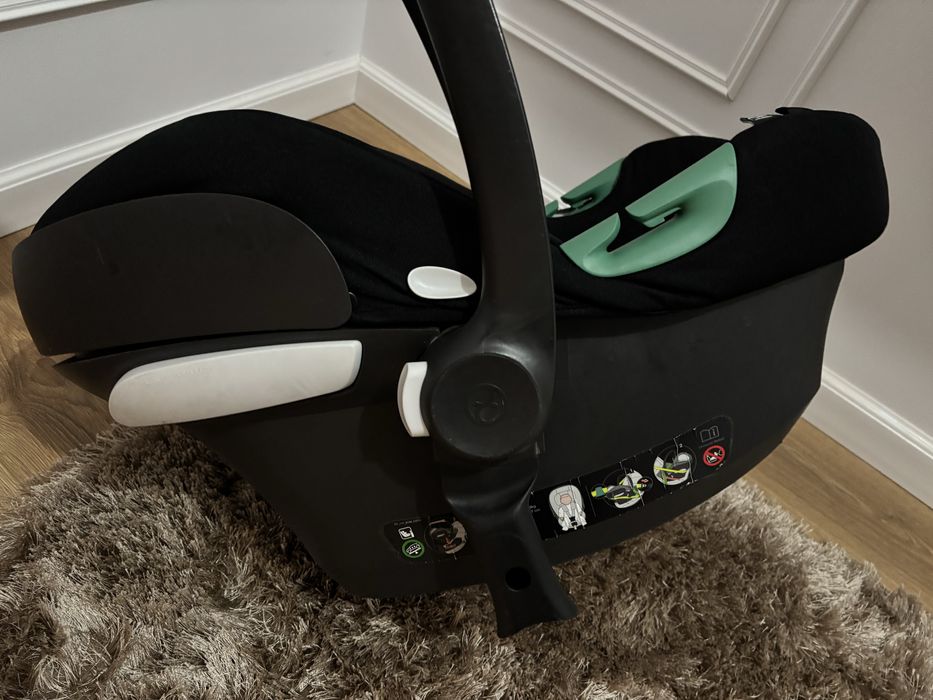 Scoică auto Cybex Aton B2 i-Size - negru vulcan