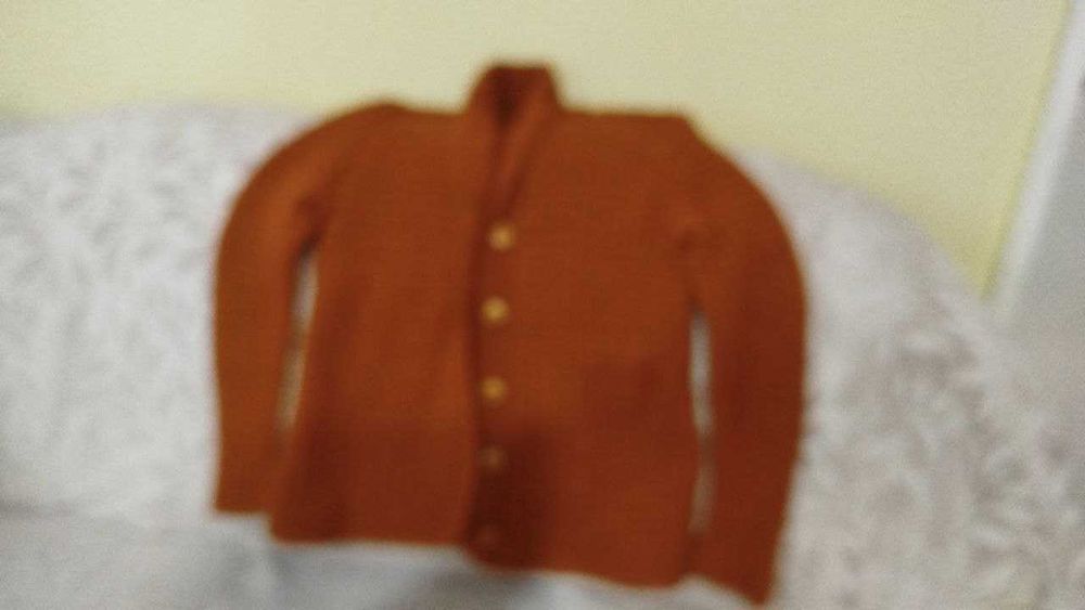 Продавам плетени дрехи - блузи, елеци, терлици