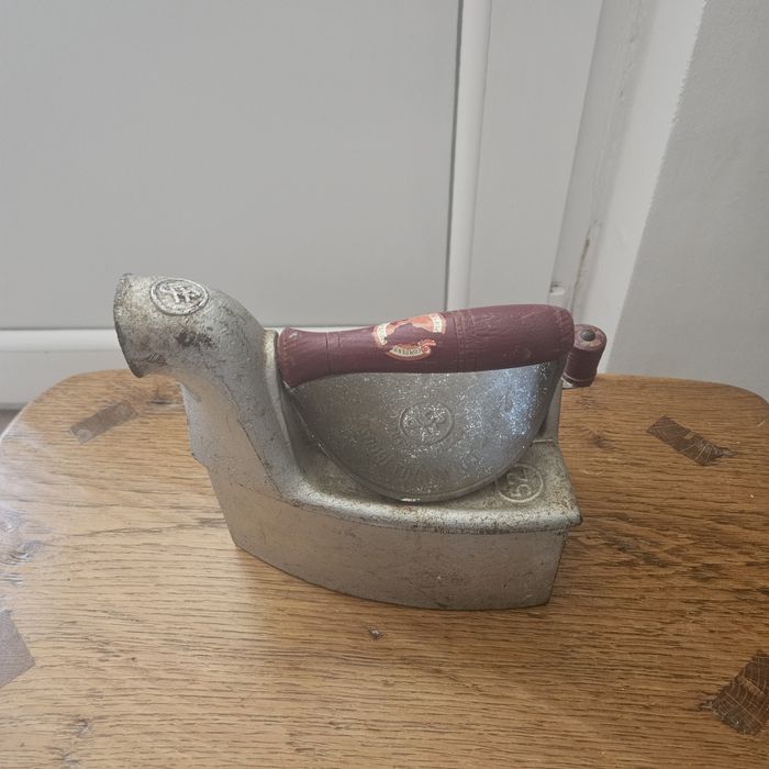 3 fiare de călcat vintage