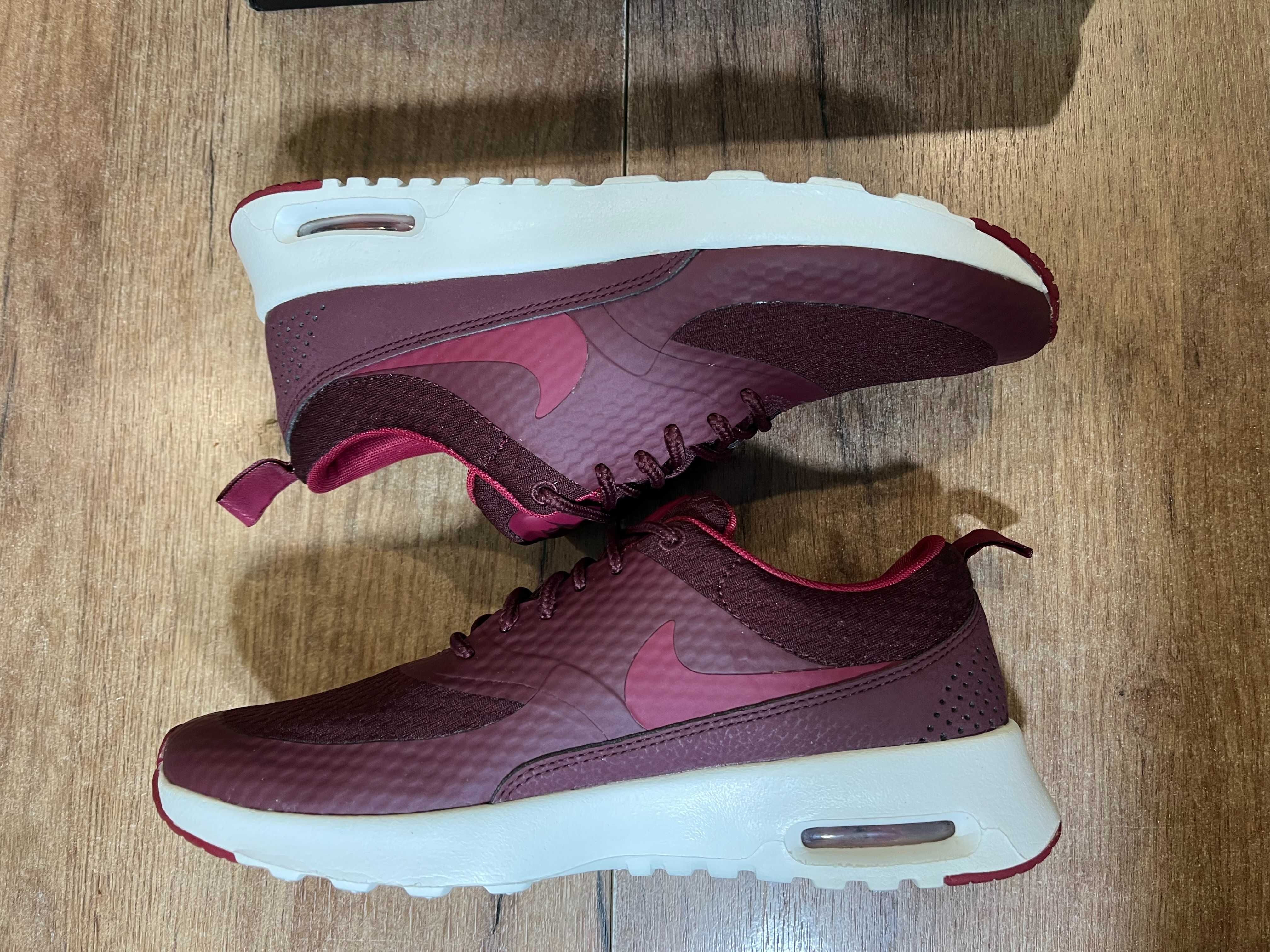 НОВО *** Оригинални Nike Air Max Thea Night Maroon/Nbl Red