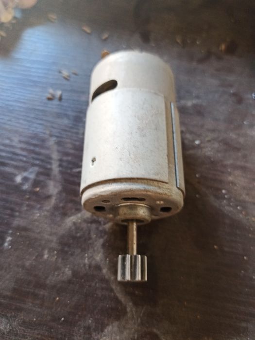 Моторчик электродвигатель