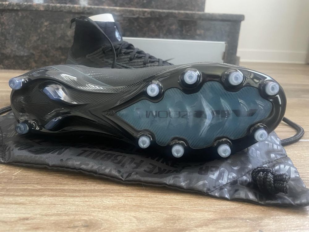 Професионални бутонки Nike mercurial