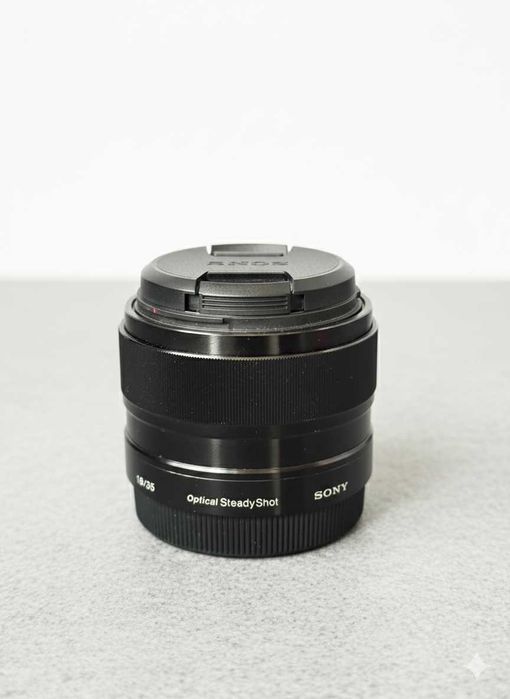 Sony 35mm f/1.8 OSS (E-mount)