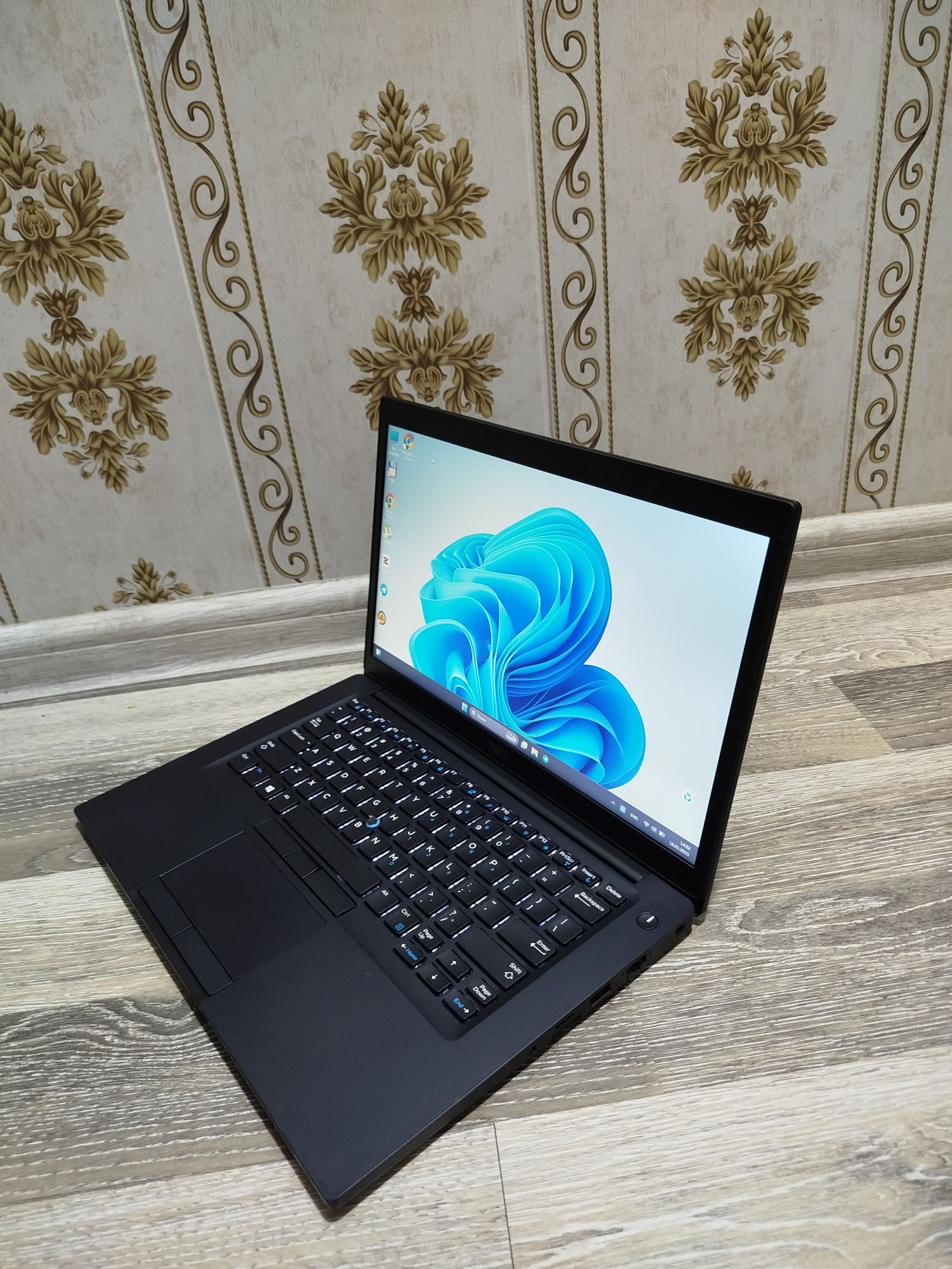 Dell Latitude 7490 – Tezkor, Ishonchli, Professional! 8/256gb