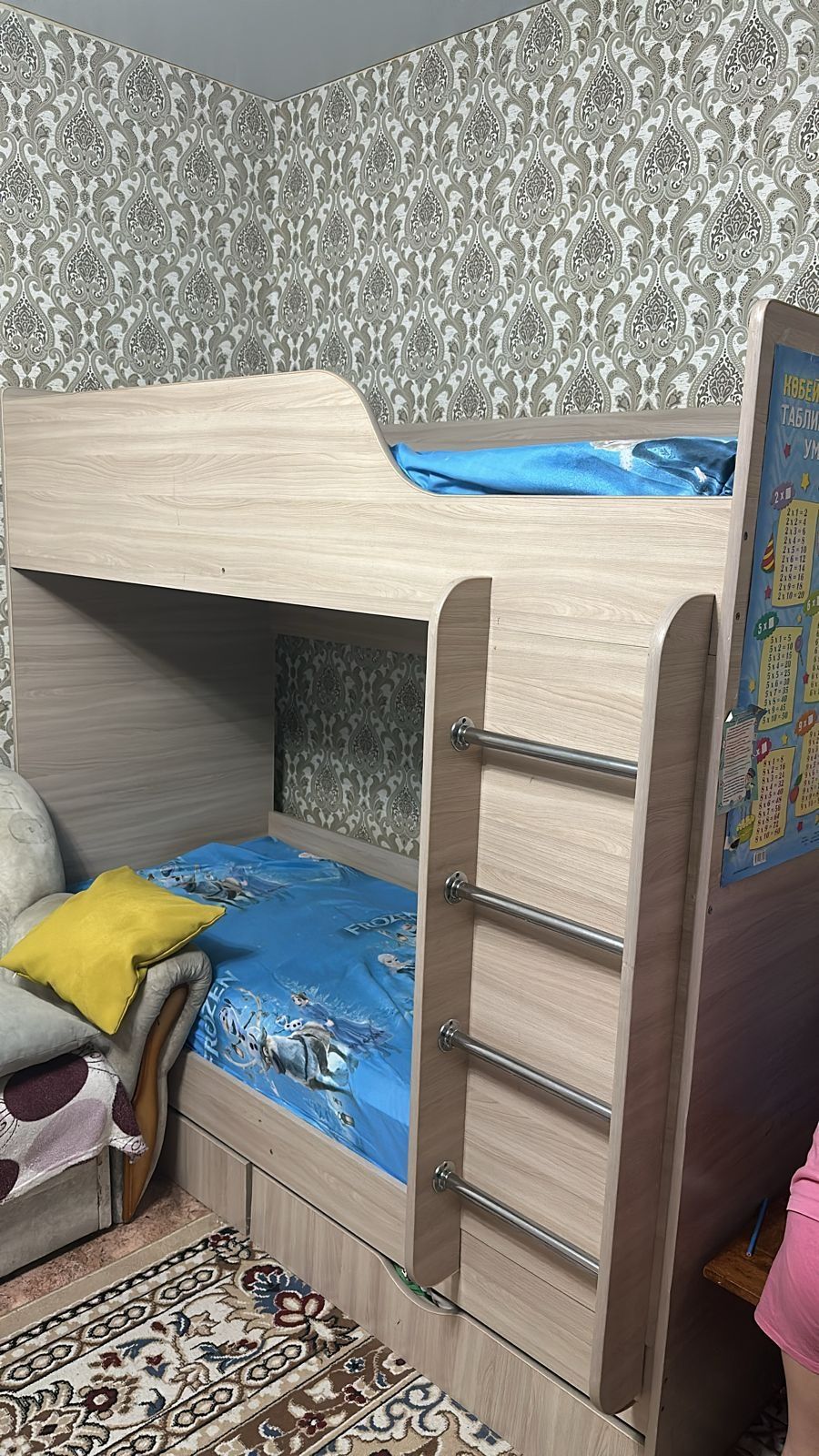 Двухярусная кровать для детской комнаты