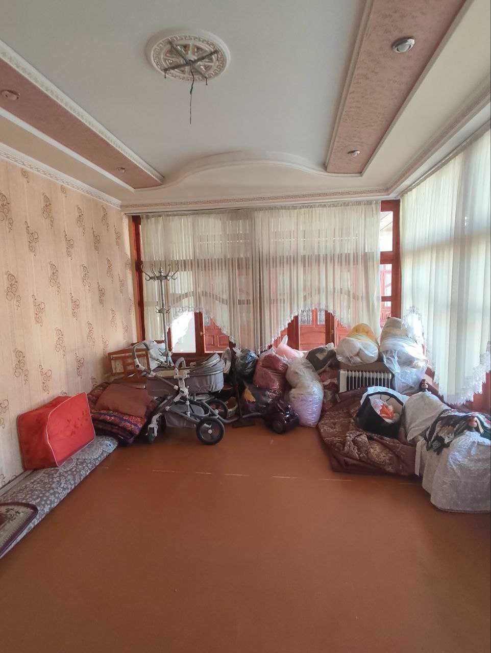 УЙ сотилади Зангиота Эркин постдан утканда, 7 та хона зор локация