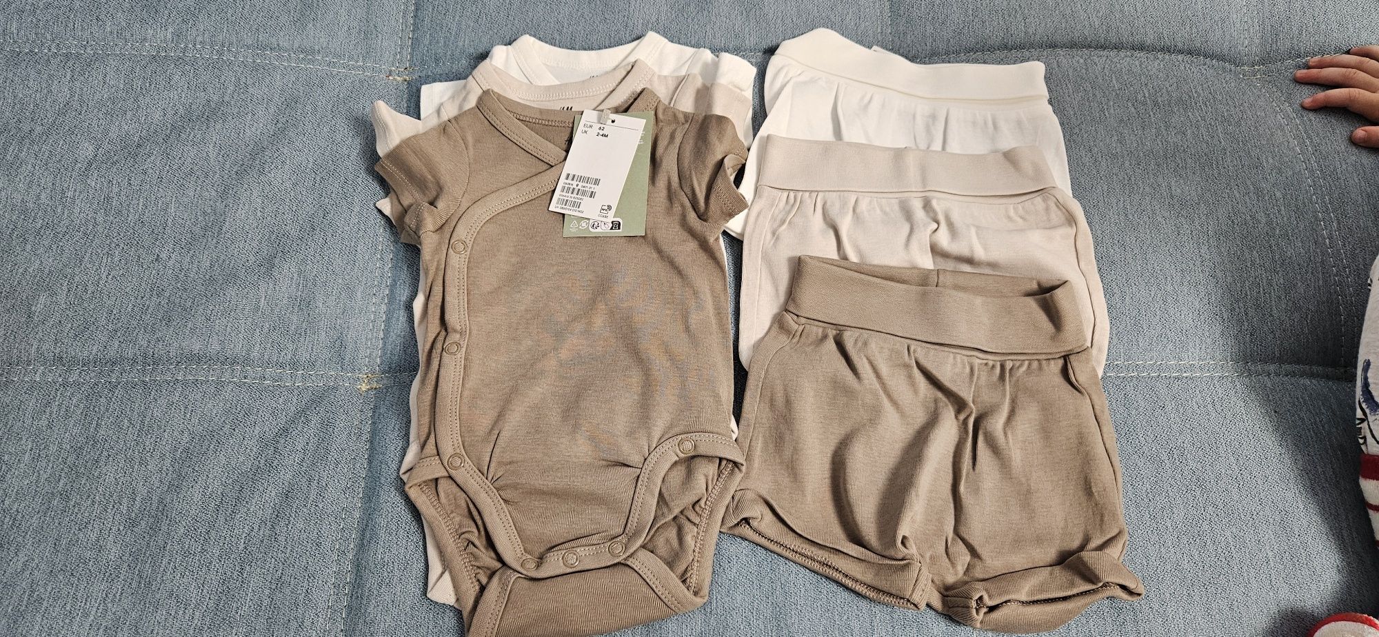 Set H&M body + pantaloni scurti