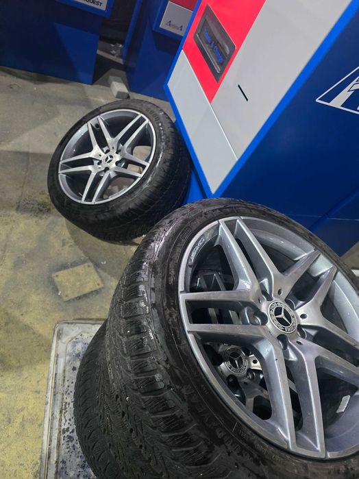 Mercedes Гуми с Джанти Amg 19"