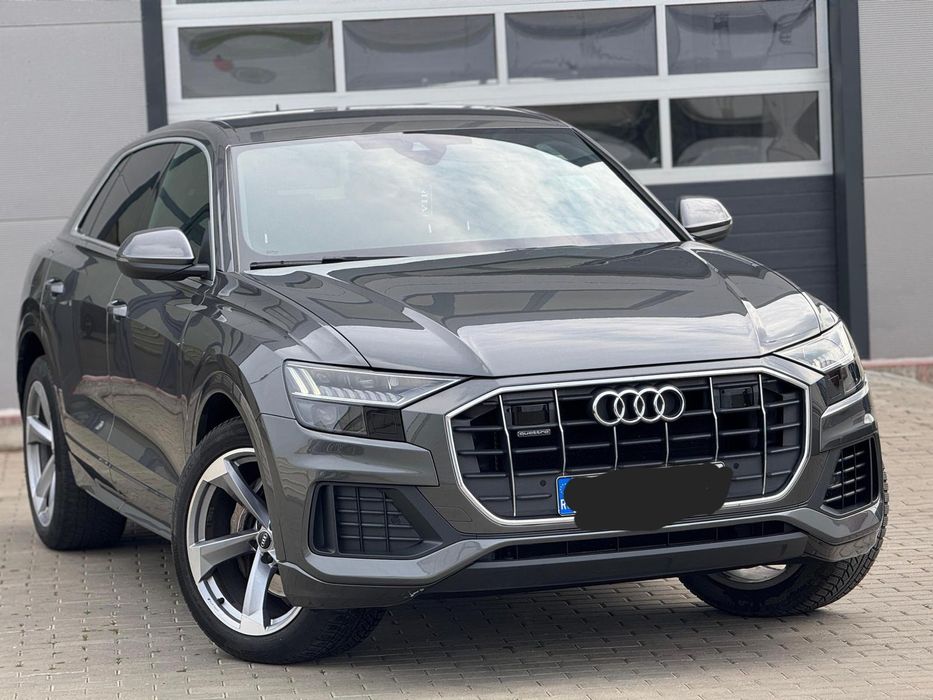Vând  Audi Q8 5.0