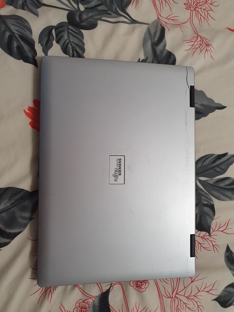 Laptop- se vinde pentru piese