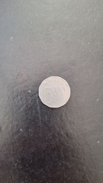 Vând moneda 5000 lei din 2002